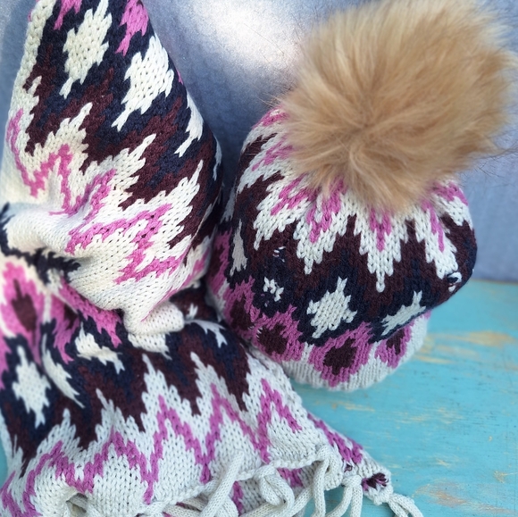Scarf Hat Set Puff Ball Faux Fur Fringe Tassels Zig Zag Print Pink Knit Long NWT - Picture 14 of 16